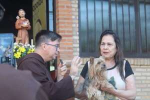 Capuchinos bendicen mascotas en el Día de San Francisco - Nacionales - ABC Color