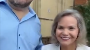 Frente al Juzgado, Pipo Dios le pide disculpas a la senadora Lilian Samaniego