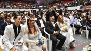 Más de 600 parejas dieron el “sí” en la boda comunitaria más grande de la historia de Paraguay