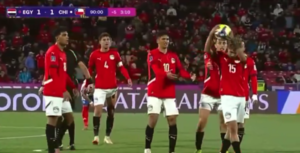 Versus / Peleas y enojos para elegir al pateador de un tiro libre, terminaron en alegría para Egipto