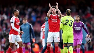 Versus / El Arsenal domina al West Ham pero enciende alarmas por su capitán Odegaard