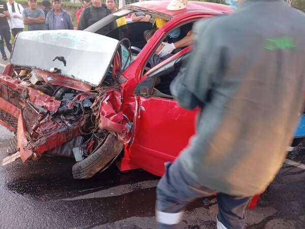 Un herido grave y daños materiales en triple choque en Santaní - Nacionales - ABC Color