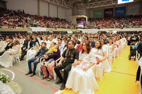 Más de 4 mil almas celebraron la unión y la familia en la boda comunitaria más grande del país