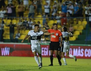 Versus / Olimpia amarga el debut de Roberto Nanni con un polémico penal