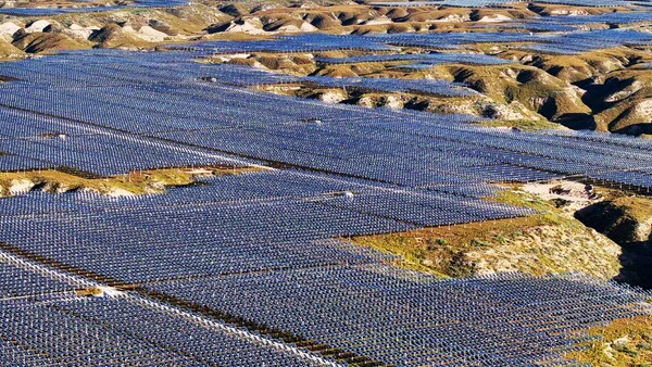 Energía solar: China inunda desierto con un mar de paneles