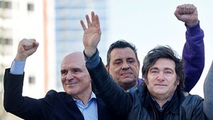 Milei, en medio de crisis política, cancela acto ante protestas