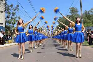 Un desfile lleno de fe y devoción en honor a la Virgen del Rosario •
