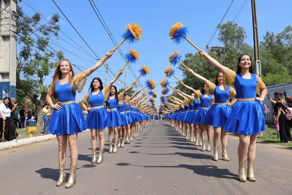 Un desfile lleno de fe y devoción en honor a la Virgen del Rosario •