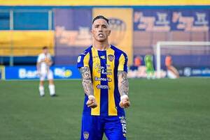 ¡Lucas Barrios vuelve a Luqueño!