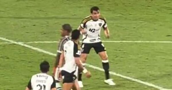 Versus / El fuerte cruce de Junior Alonso con Hulk