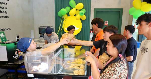 La Nación / Lluvia de empanadas 2025 - OJO Galería