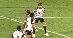 Versus / El picante cruce de Junior Alonso con Hulk