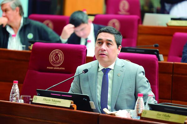 Nakayama se desmarca de la denuncia contra Peña y exige rigor