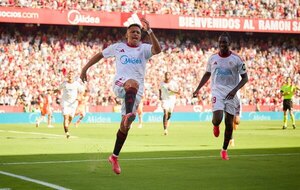 Versus / El Barcelona se desmorona en Sevilla y el Real Madrid es el nuevo líder