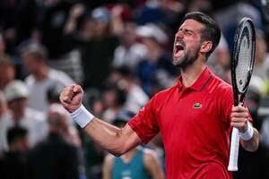 Djokovic sufre para avanzar a octavos en Shanghái - Tenis - ABC Color