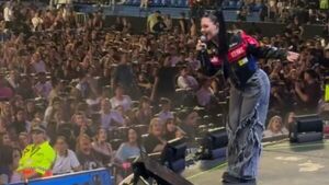 Popular / (VIDEO) ¡Cantante paraguaya hizo de telonera de Luck Ra en el estadio de Velez!