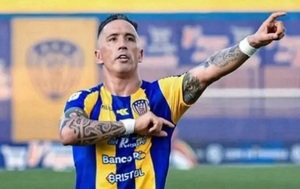 "Aún no nos han oficializado nada sobre Lucas Barrios"