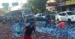 La Nación / ¡Descontrol en Capiatá!: volcó camión repartidor de cervezas, avivados rapiñaron la carga
