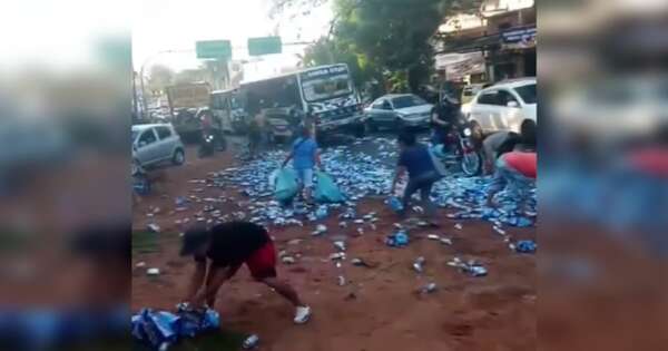 Diario HOY | VIDEO | Vuelca camión de cervezas y “avivados” no se hicieron esperar