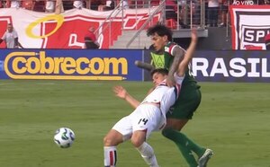 Versus / La brutal batalla entre Gustavo Gómez y el chileno Gonzalo Tapia en el clásico paulista