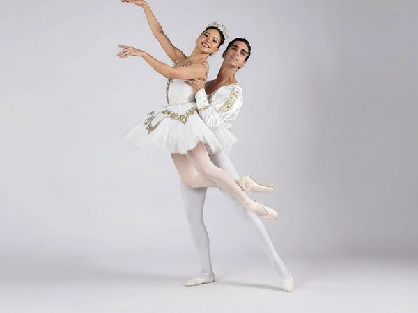 El Ballet Municipal presenta "El cascanueces" en el Teatro Municipal de Asunción
