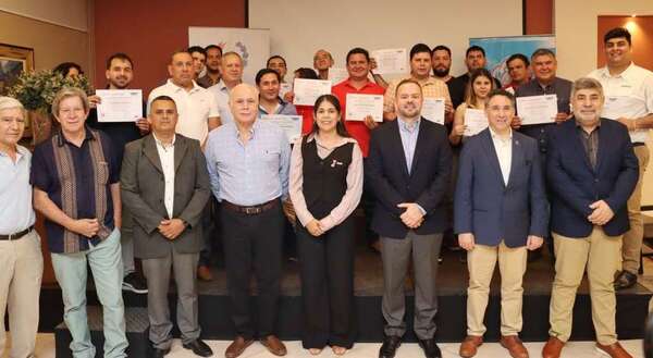 Egresa la primera promoción del curso Carpintería de Aluminio