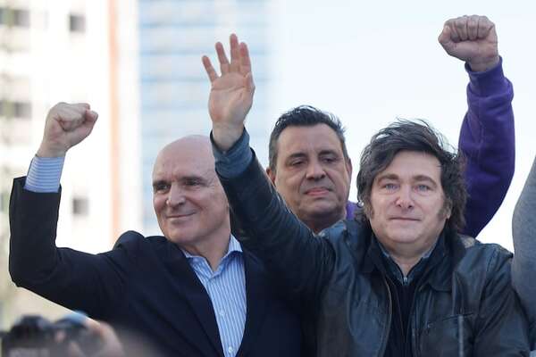 Escándalo narco sacude a cercanos del presidente Milei  - Mundo - ABC Color
