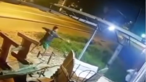 Video: Con hondita, herrero hizo correr a ladrón