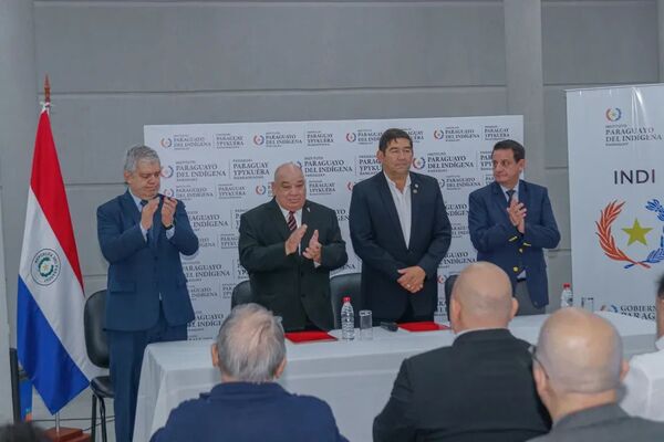 Popular / Con apoyo de "cachiques" asumió nuevo presi del INDI