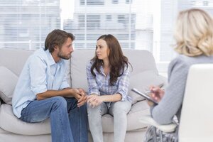 Desafío de reconstruir tras una infidelidad: Entre pensamientos irracionales, culpa y terapia de pareja