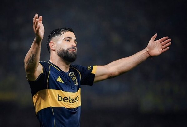 Versus / El jugador que quiere ser Albirrojo se destapó con dos goles en la Bombonera