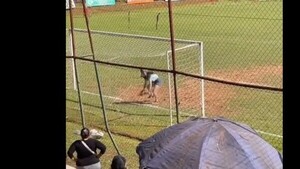 No funcionó el "hechizo": Hizo payé en el arco rival y su equipo terminó perdiendo 3 a 1