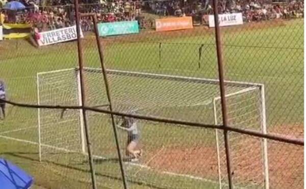 ¡Una yiyi dejó jurujái a todos al hacer brujería en un partido de la Liga Itaugüeña!