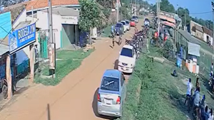 Video: Motociclista que hacía un wheelie atropella a un niño de 5 años en Concepción