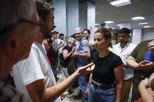 Aterriza en Madrid el avión con otro grupo de activistas españoles de la flotilla de Gaza - Mundo - ABC Color