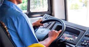La Nación / Asaltó un bus y apuñaló al chofer y a una pasajera