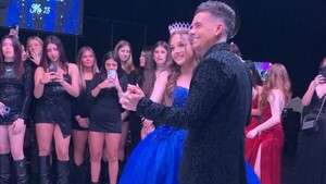 Popular / (GALERÍA) ¡El conductor de tevé kurepa Hernán Caire le festejó los 15 años a su hija con todo!