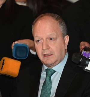 AUDIO:  Fitch mejora perspectiva de calificación país de “estable a positiva”. “Es un sello de calidad”, dice ministro de Economía - La Primera Mañana - ABC Color