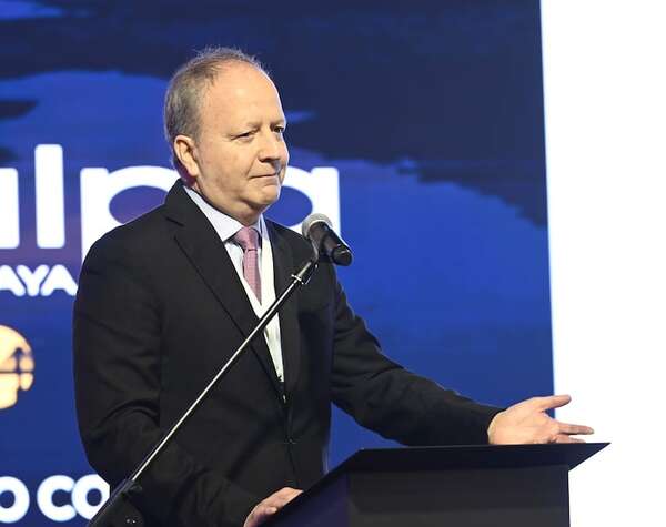 Ministro de Economía minimiza críticas de constructoras y promete pagar deudas - Economía - ABC Color