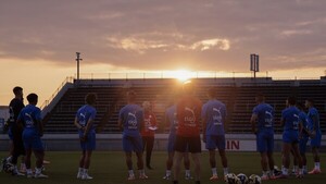 Con Alfaro al mando, albirrojos se movilizan en Japón