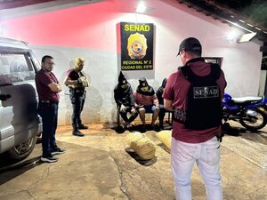 Interceptan vehículo que transportaba cargamento de droga al Brasil
