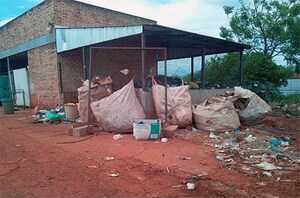 Hospital Distrital de Hernandarias rodeado de basuras | DIARIO PRIMERA PLANA
