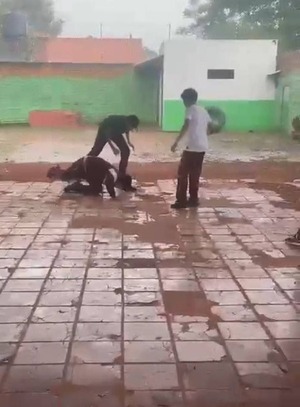 Popular / (VIDEO) ¡Escándalo!: Estudiantes se molieron a golpes