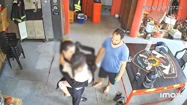 Popular / (VIDEO) ¡Bombero salvó a niña que se asfixiaba!