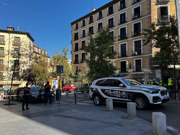 Tres heridos y cuatro desaparecidos en el derrumbe parcial de un edificio en obras en Madrid