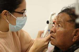 Más de 32 mil adultos mayores, en riesgo de ceguera por cataratas - Nacionales - ABC Color