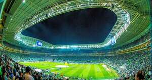 La Nación / Denuncian que prohibieron a jóvenes pasear con la camiseta de la Albirroja en el estadio del Palmeiras