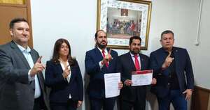 La Nación / TEP de la ANR oficializó la candidatura de González Vaesken para la intendencia de CDE