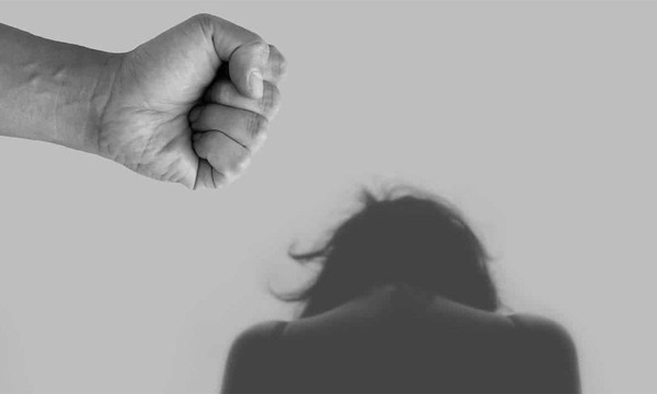 Cámara revoca desestimación en caso de violencia familiar que involucra al hijo de Emiliano Rolón - OviedoPress