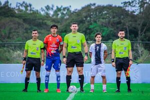 Popular / ¡Arbitro de los ojitos claros de visita diplomática en Panamá!